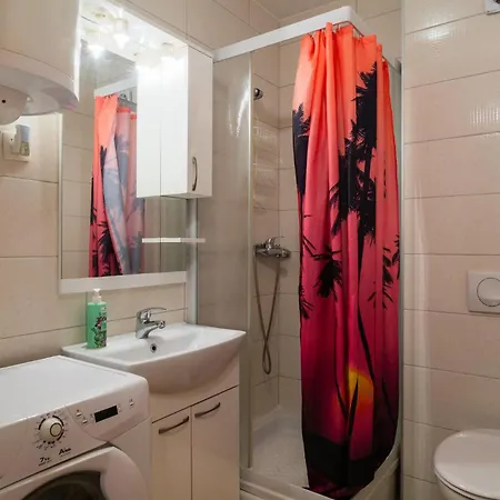 2 Bedroom Beautiful In Apartment *