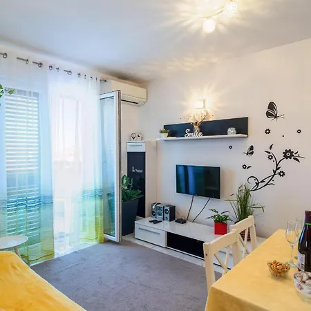 Apartment 2 Bedroom Beautiful In