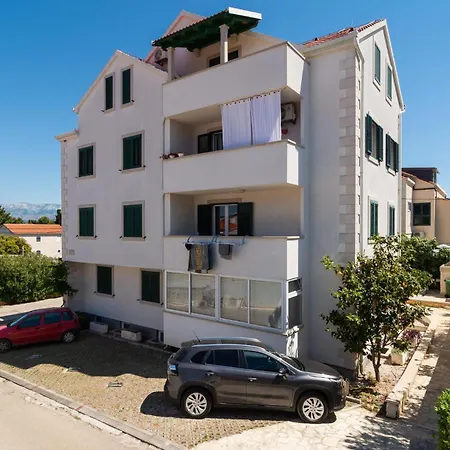 2 Bedroom Beautiful In *