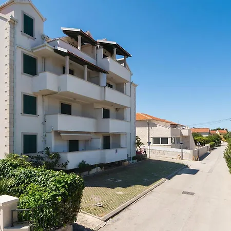 2 Bedroom Beautiful In *